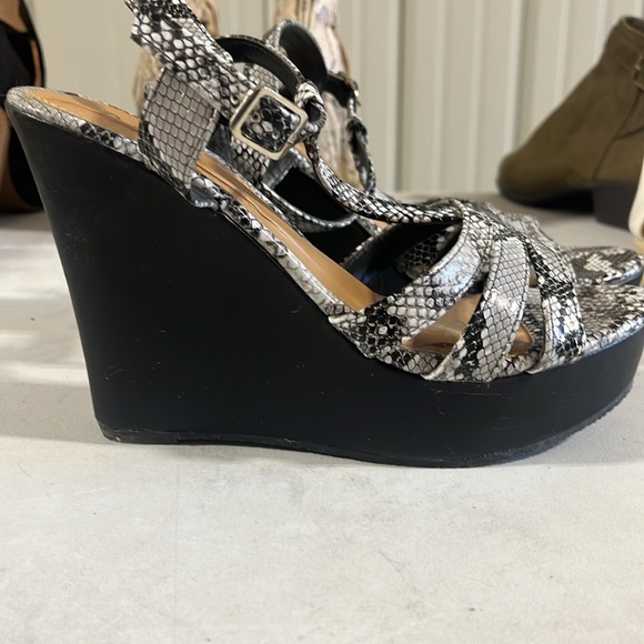 Pazzee, size 7.5, black and white snake skin - Picture 2 of 3